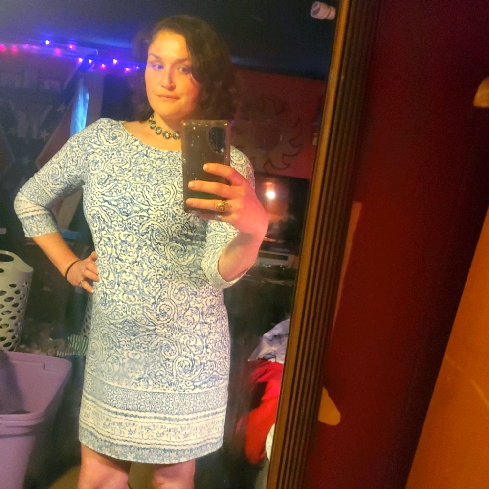 Beautiful & stylish dress 👗 size M fits like an 8